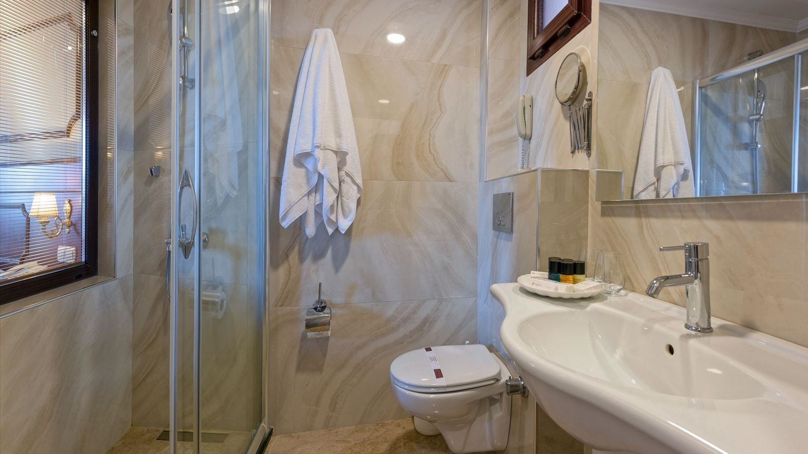 rooms-superior-side-sea-view-room