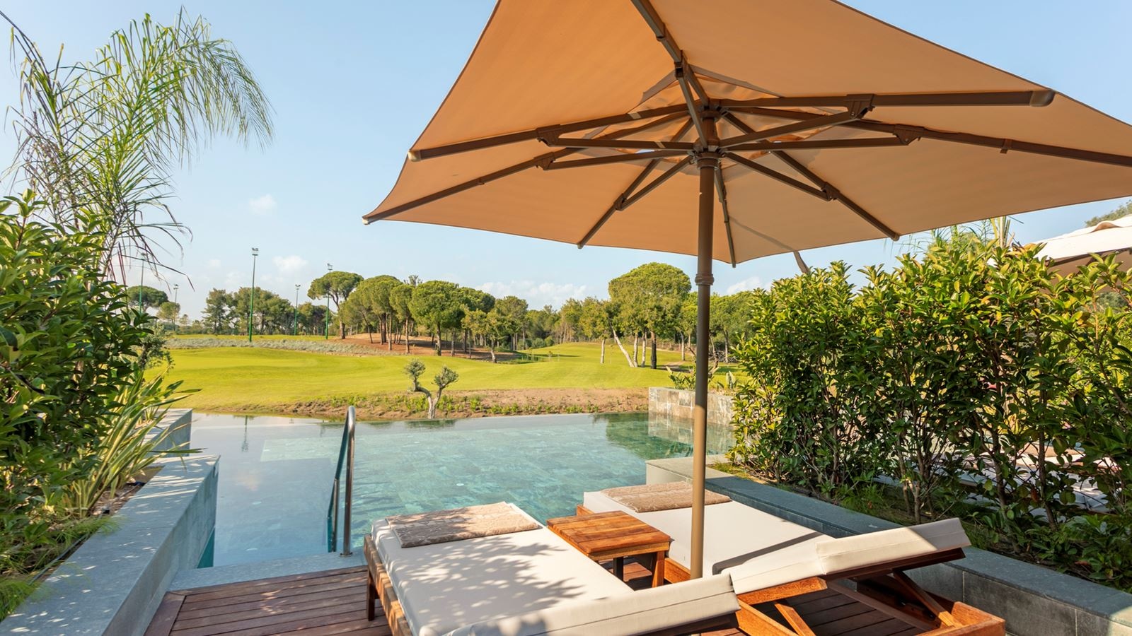 rooms-lagoon-golf-family-swim-up