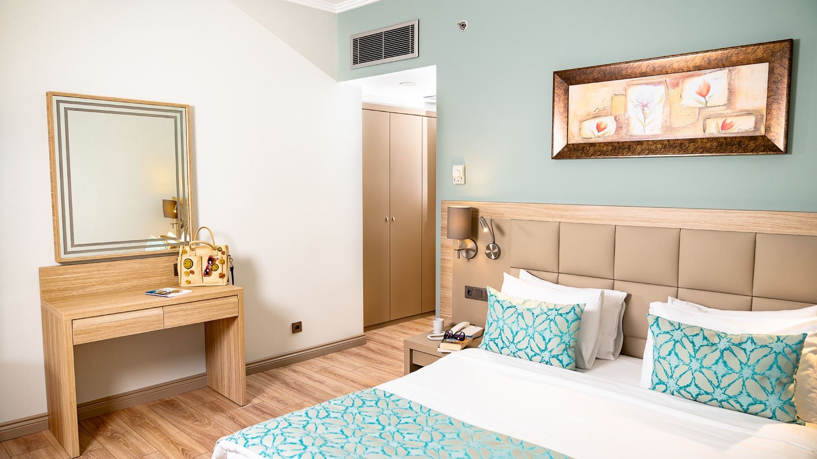 rooms-superior-room