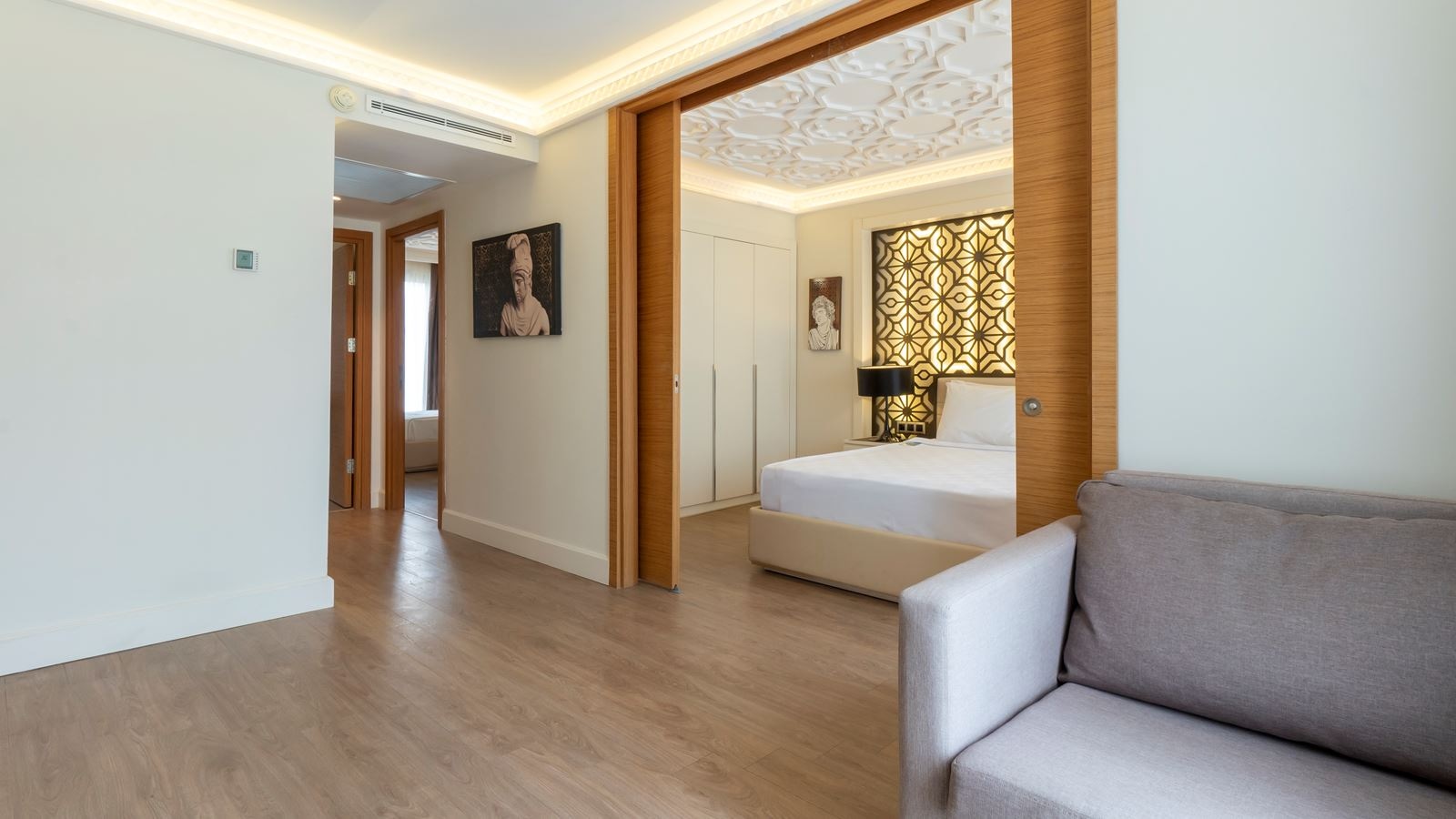 rooms-village-suit