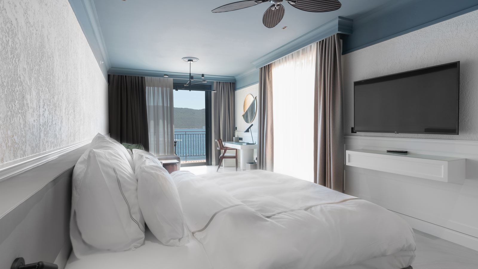 rooms-pool-suite