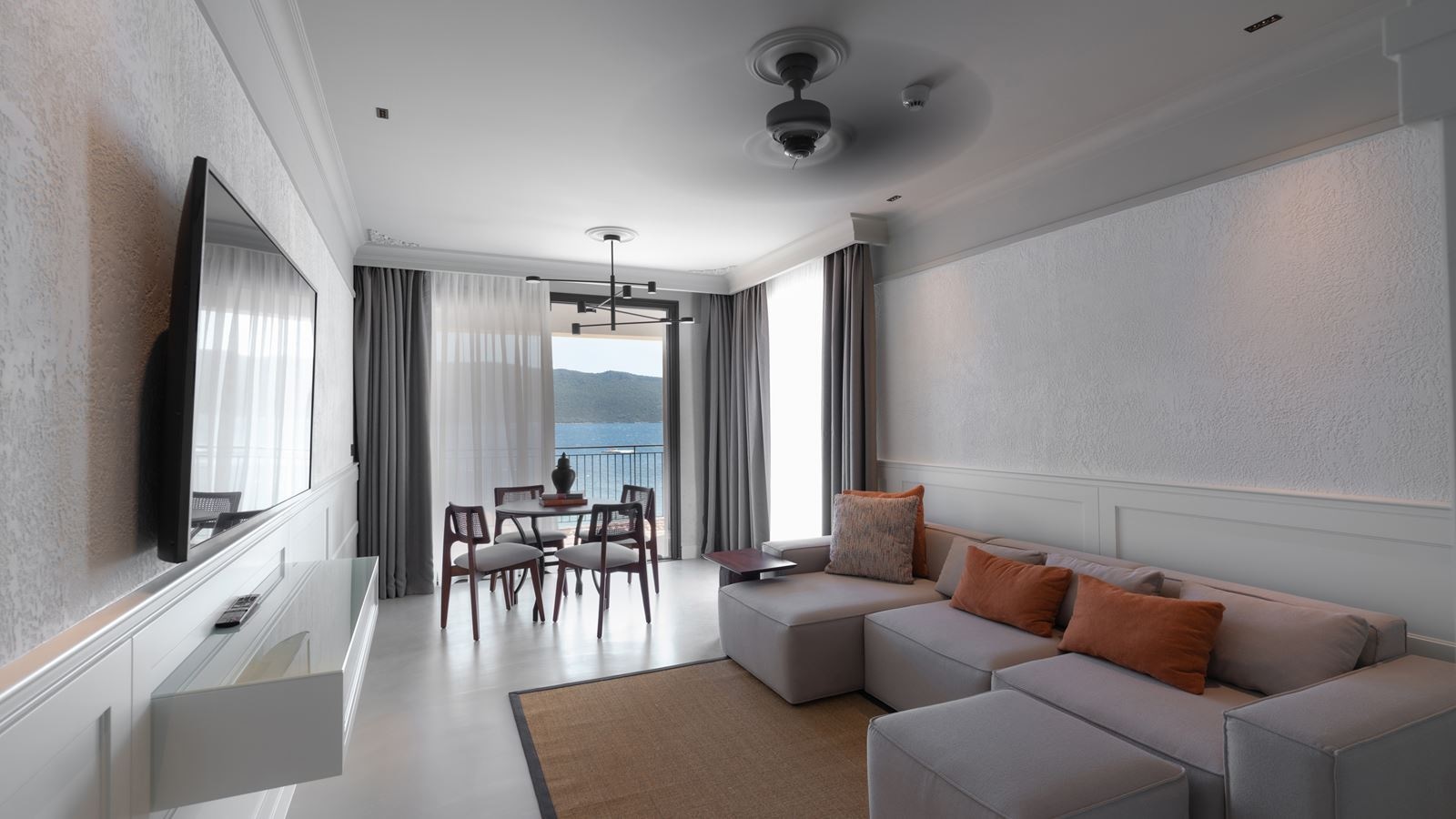 rooms-pool-suite