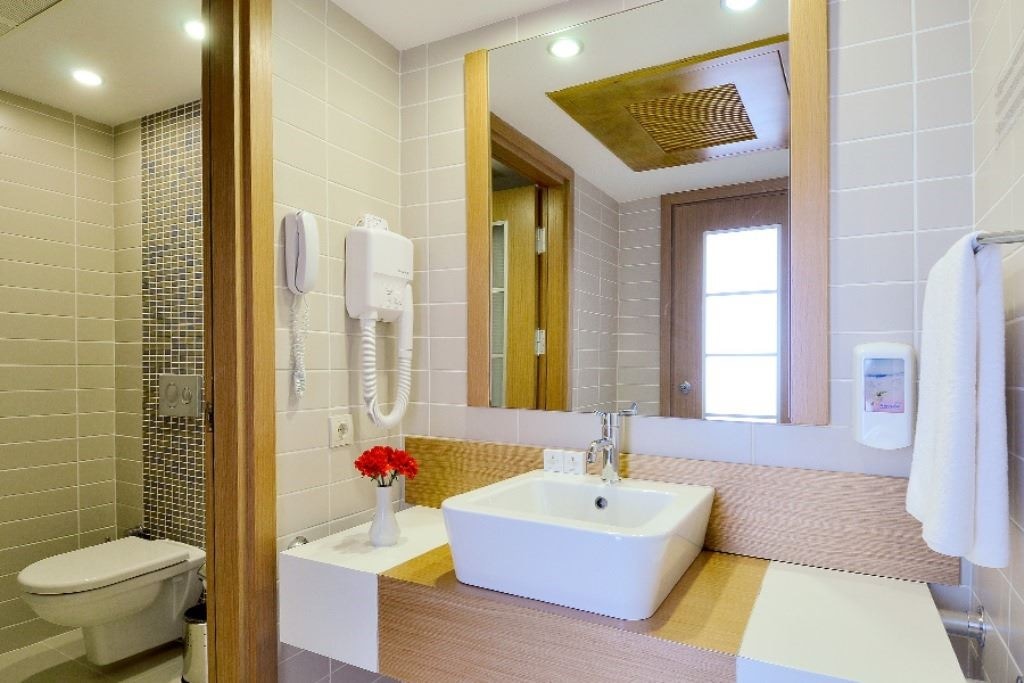 rooms-main-building-landview-room