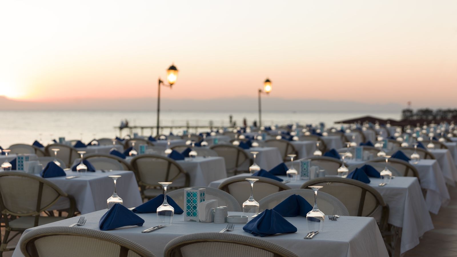 restaurants-aizanoi-restaurant--beach