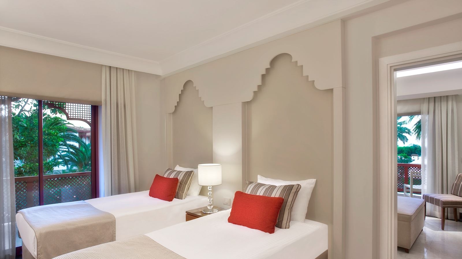 rooms-superior-family-room