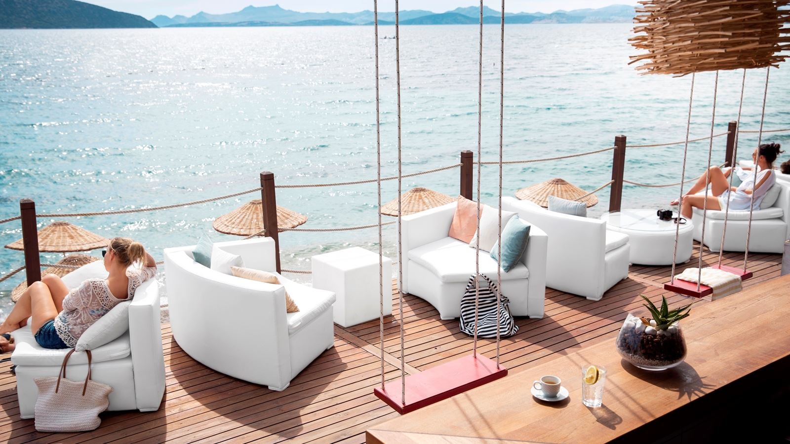 bars-aqua-bar