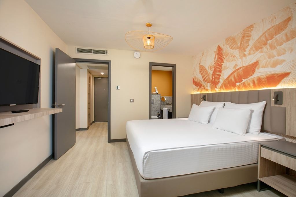 rooms-terrace-family-room