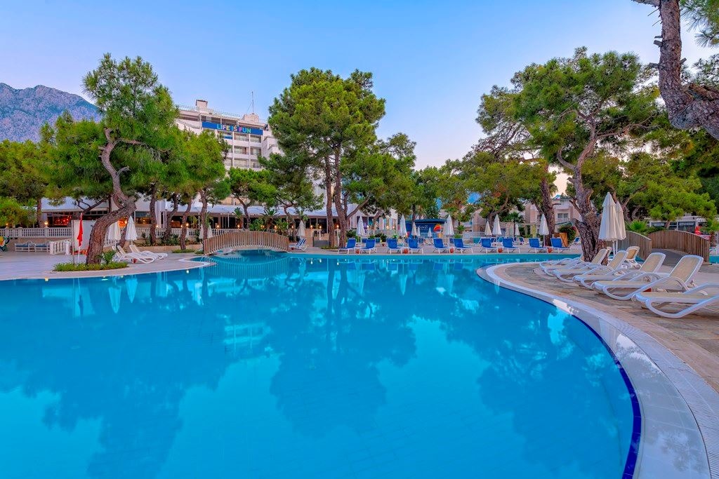 pools-outdoor-pool