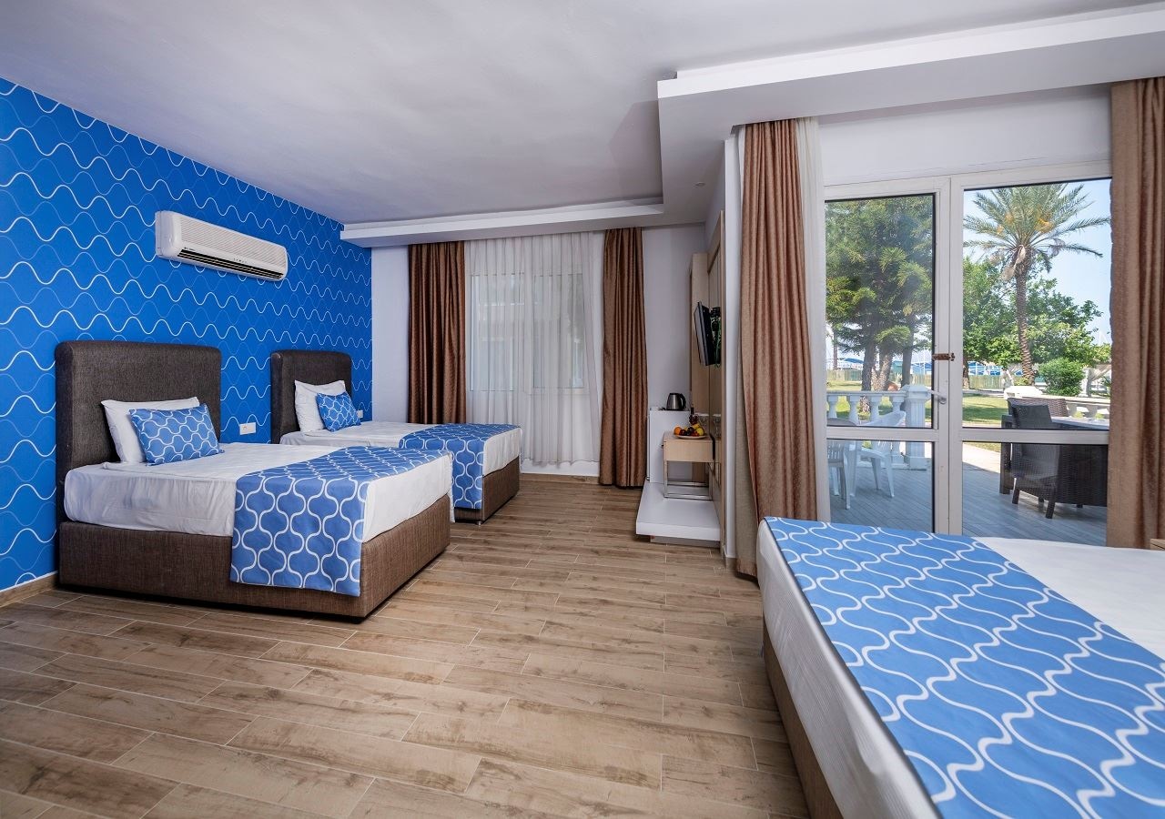 rooms-garden-family-room