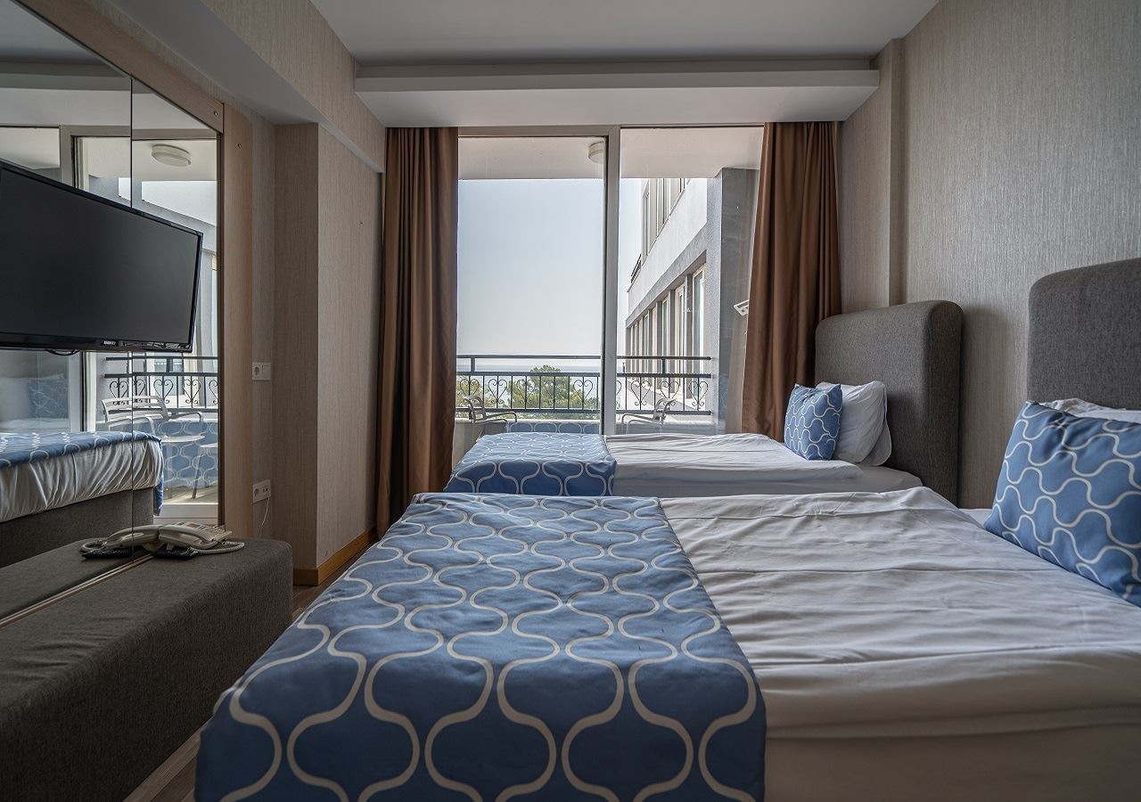 rooms-main-building-family-room