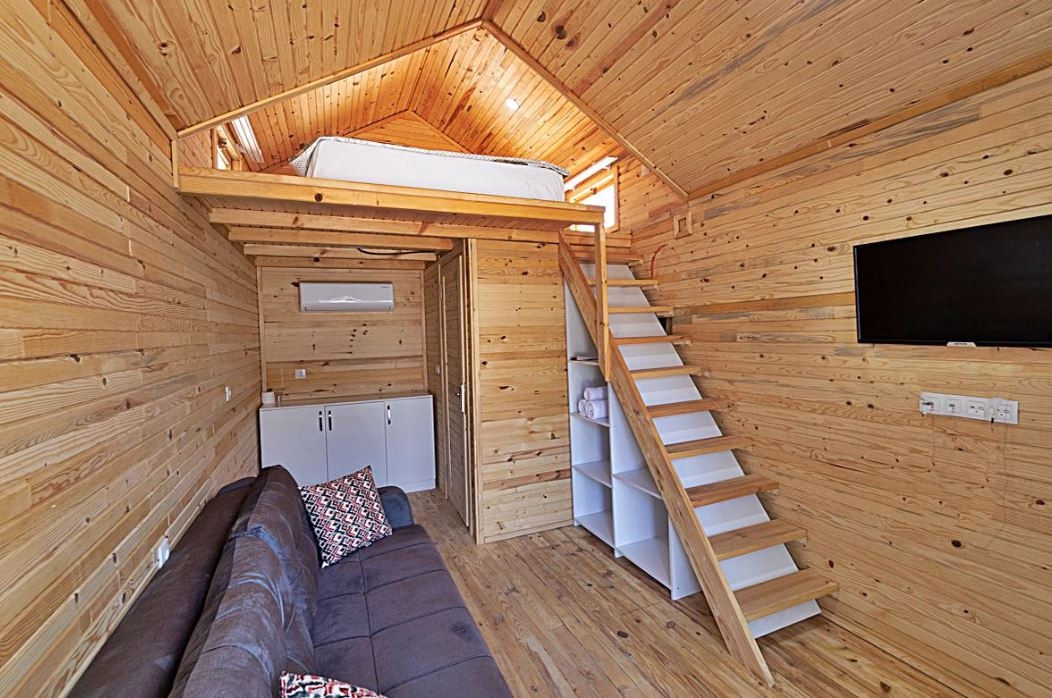 rooms-tiny-room