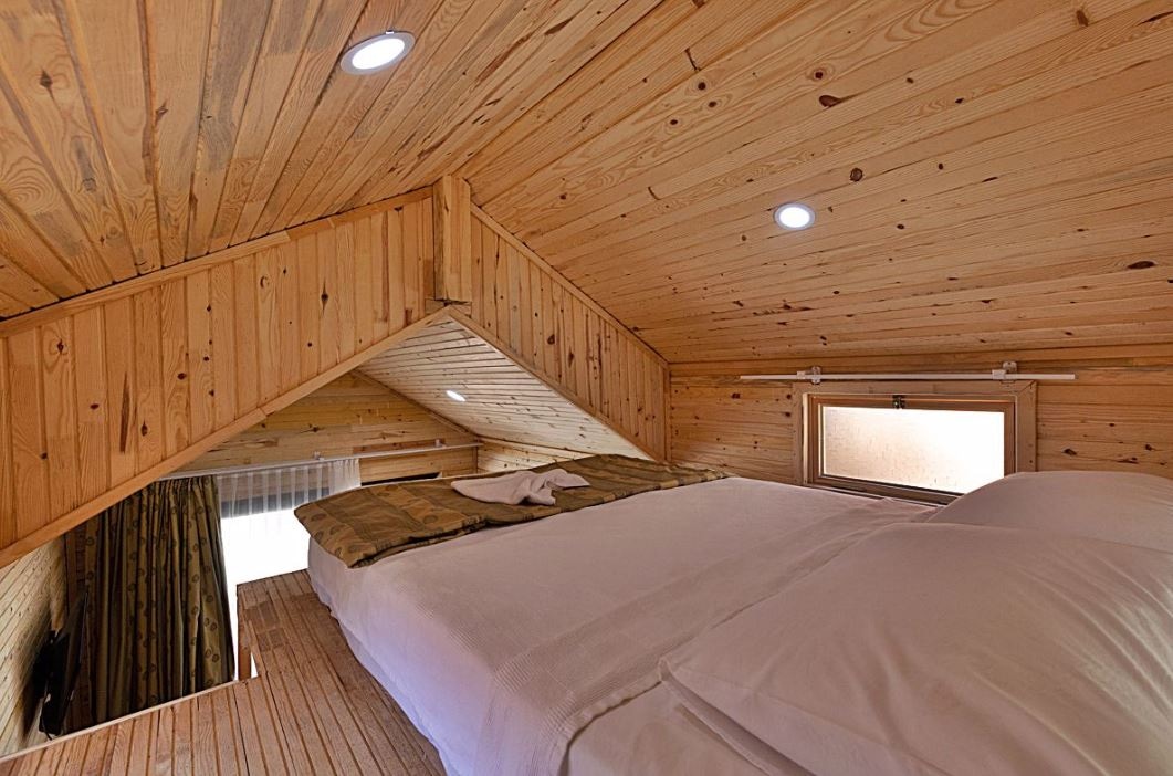 rooms-tiny-room