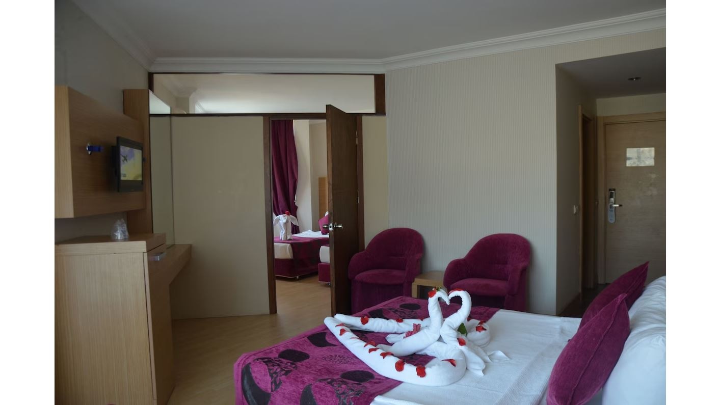 rooms-family-connection-room-land-view