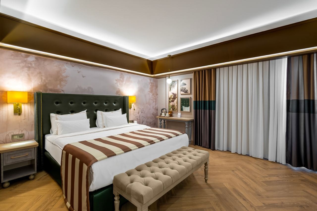 rooms-corner-suite-room