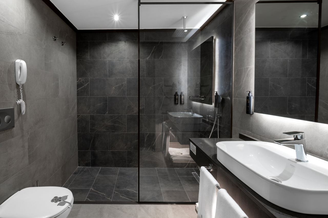 rooms-corner-suite-room