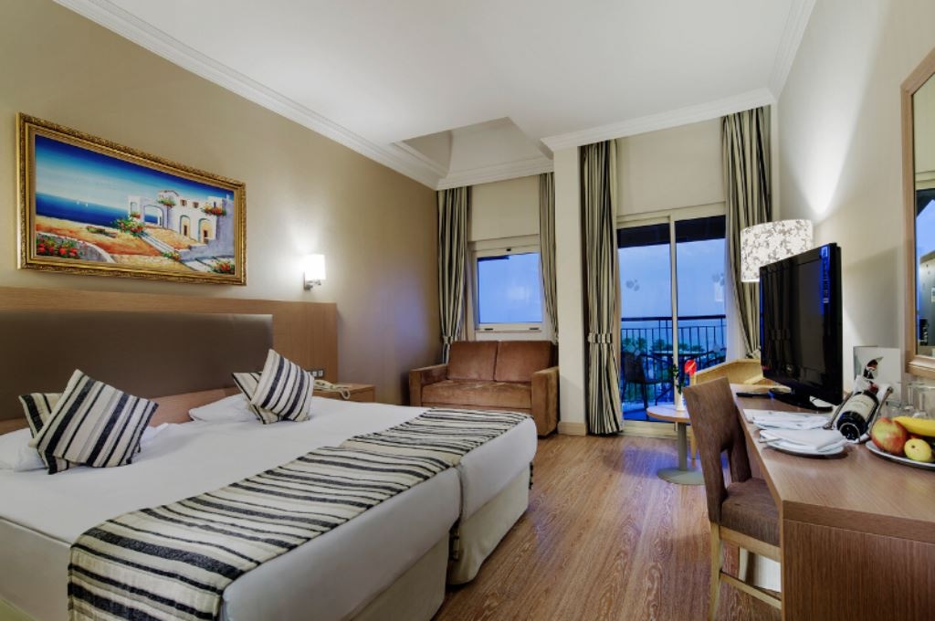 rooms-standard-room-side-sea-view
