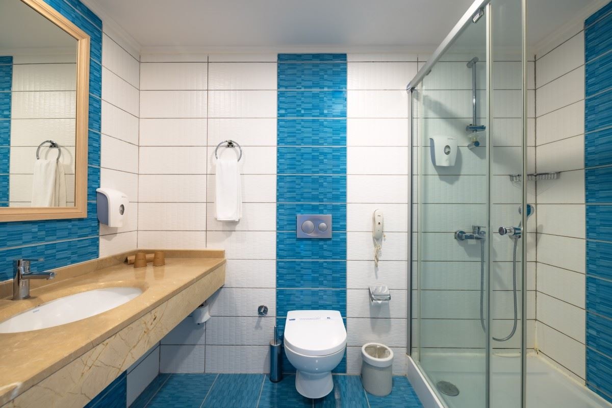 rooms-coral-room
