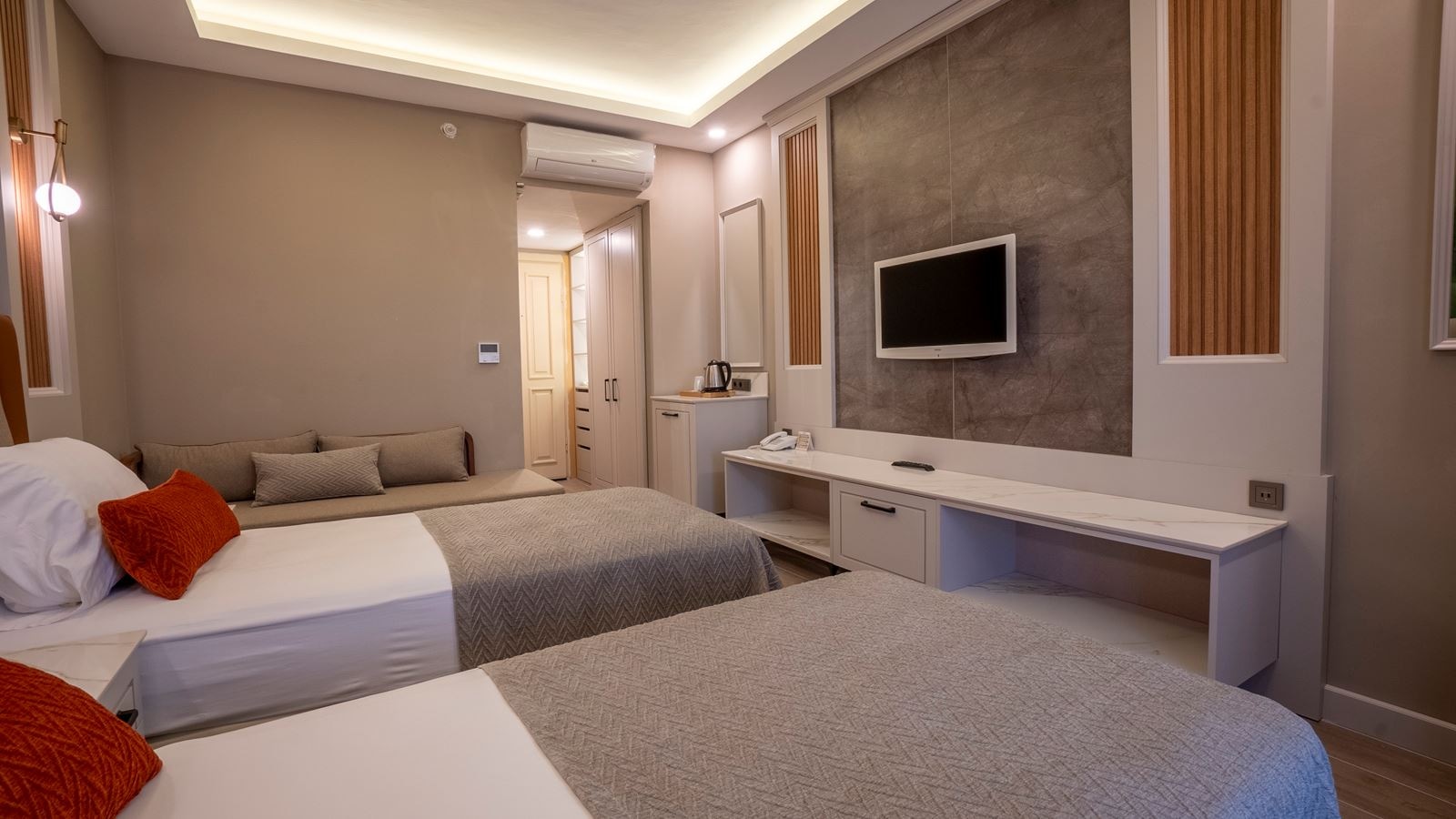 rooms-comfort-family-main-building-land-view