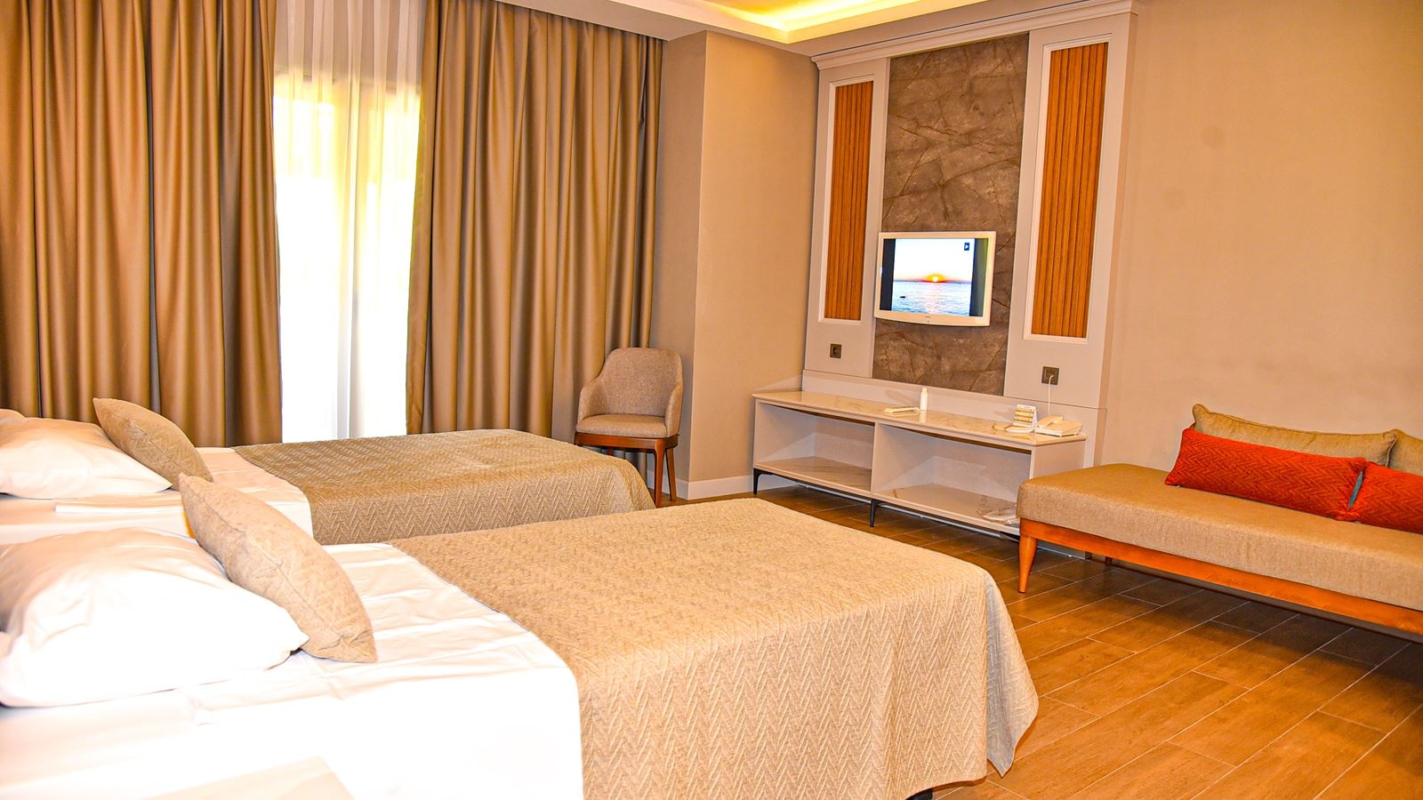 rooms-comfort-family-main-building-land-view