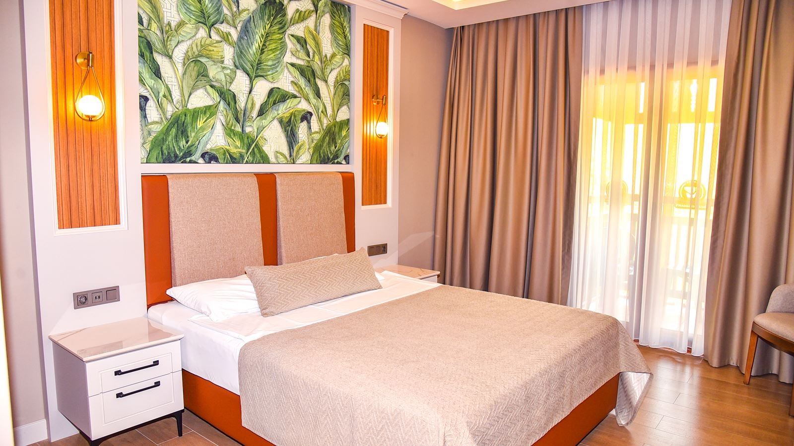 rooms-comfort-family-main-building-land-view