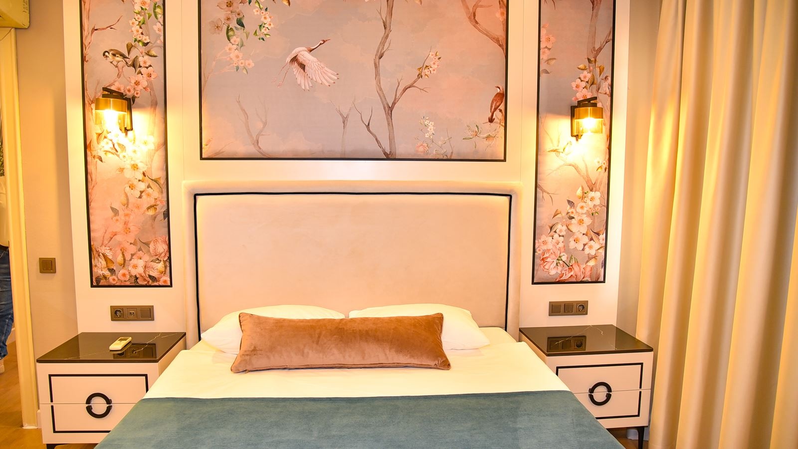 rooms-comfort-suit-main-building-sea-view