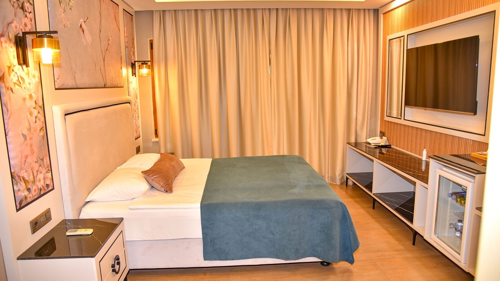 rooms-comfort-suit-main-building-sea-view