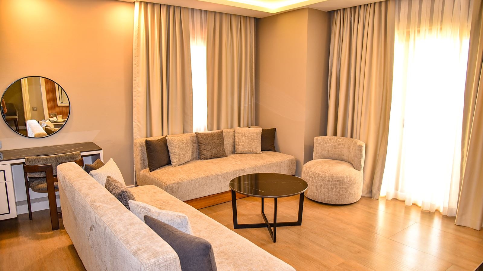 rooms-comfort-suit-main-building-sea-view