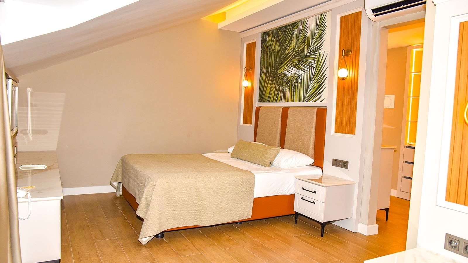 rooms-comfort-roof-room-standard-main-building-land-view-single--double-room-only