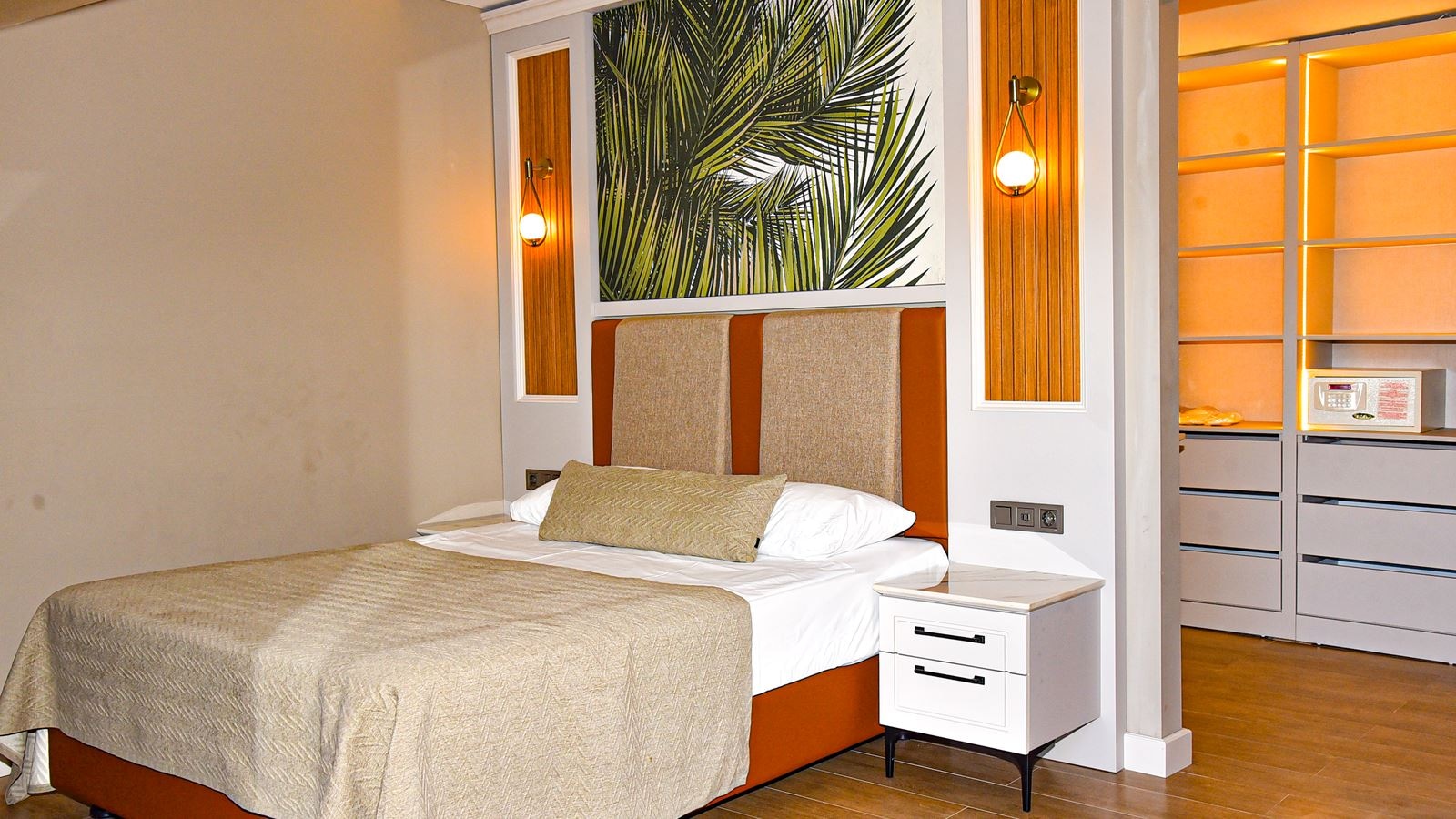 rooms-comfort-roof-room-standard-main-building-land-view-single--double-room-only