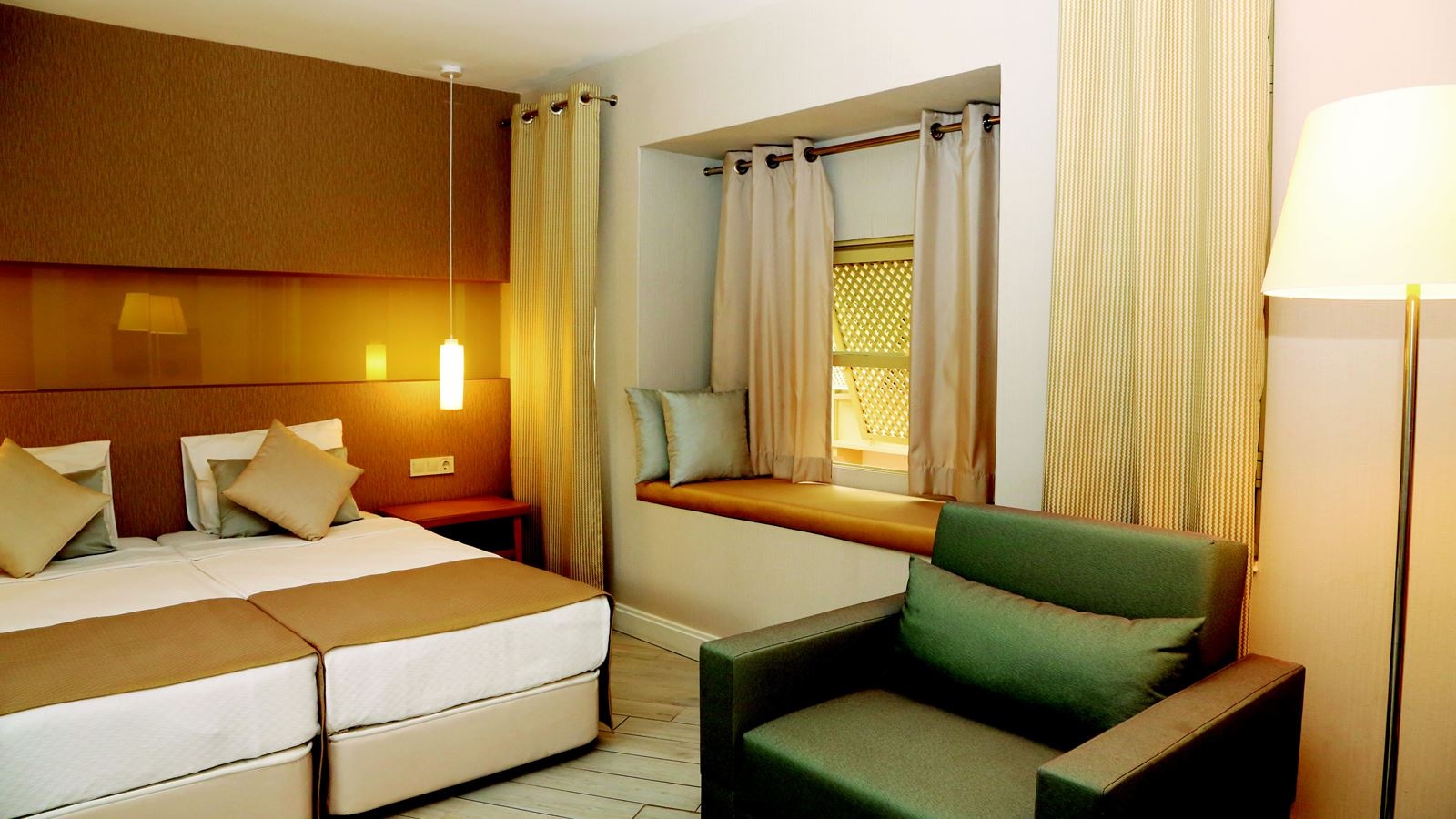 rooms-family-room