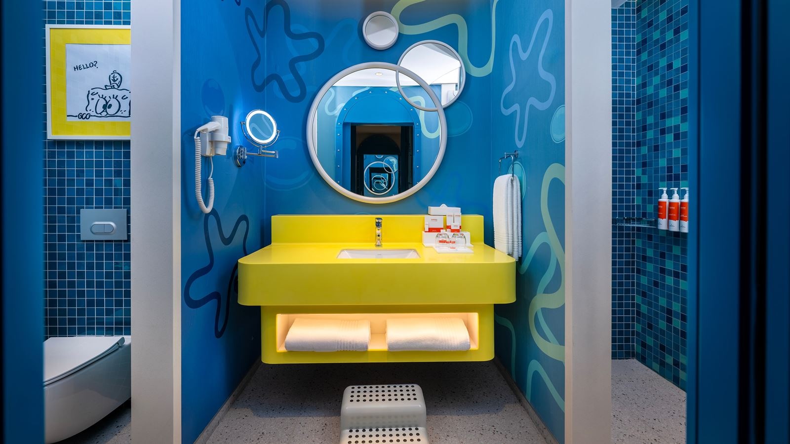 rooms-themed-deluxe-room