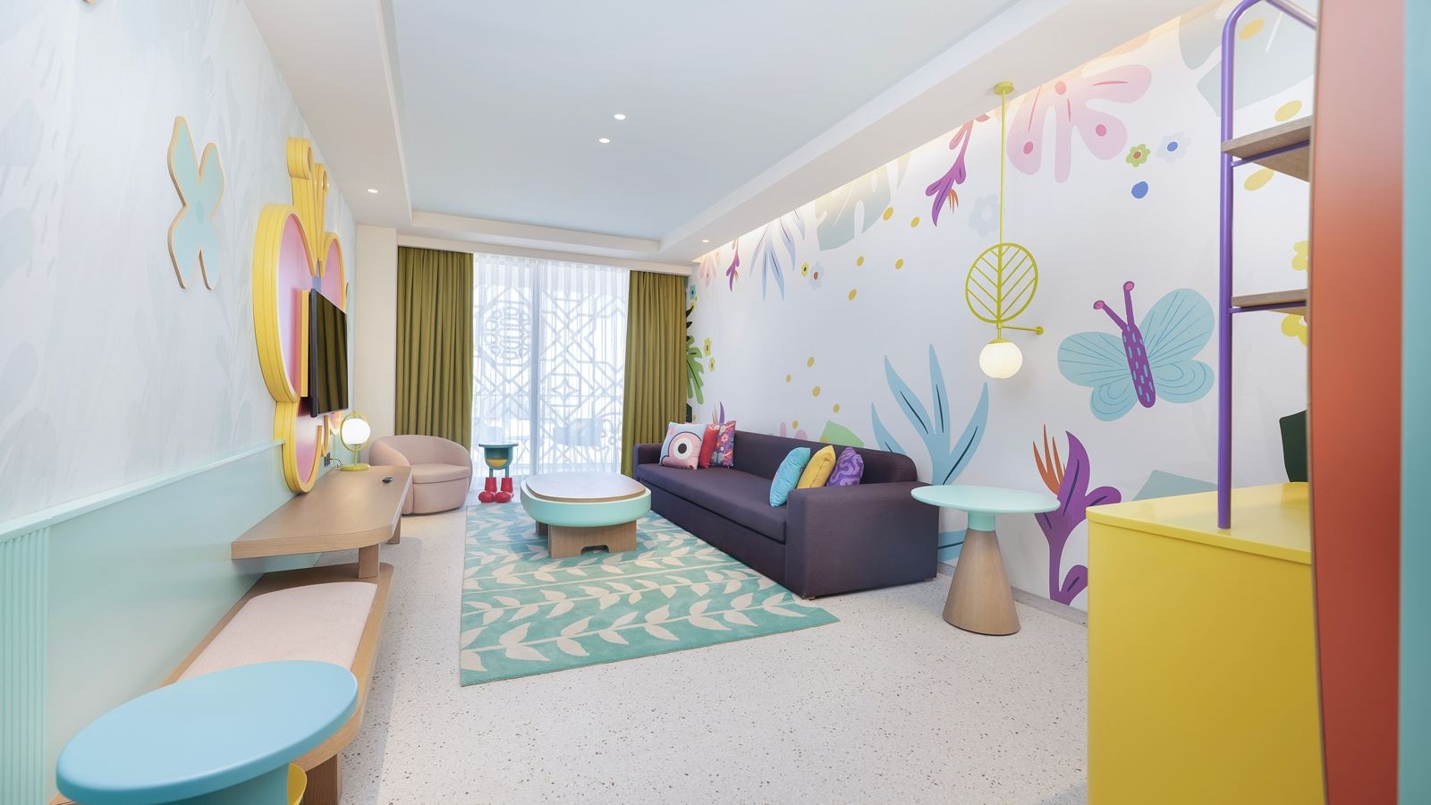 rooms-themed-deluxe-suite