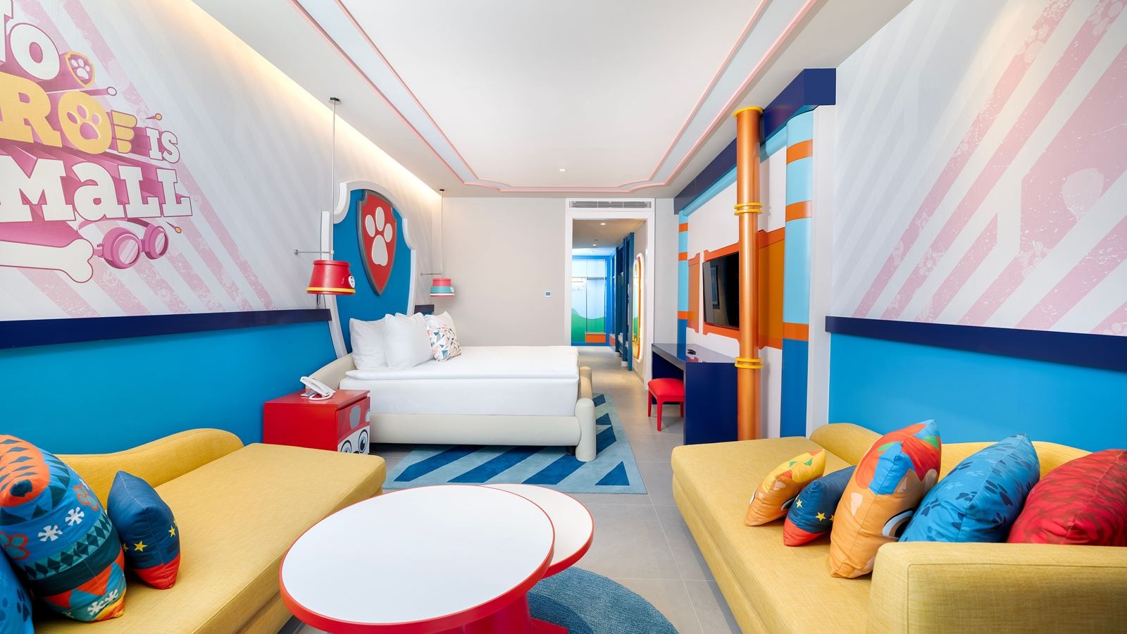 rooms-themed-deluxe-suite