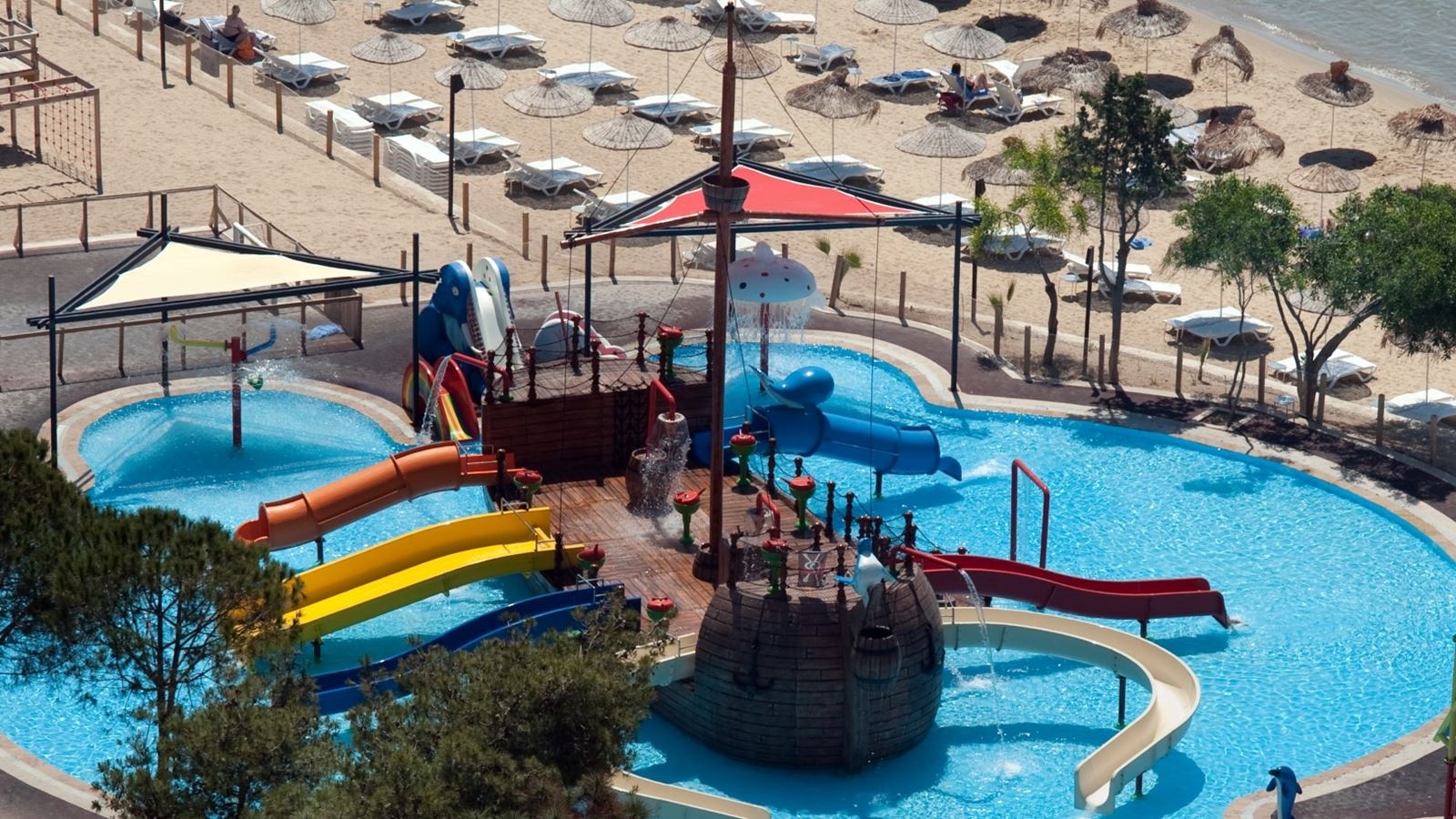 water-park-outdoor-childrens-pool