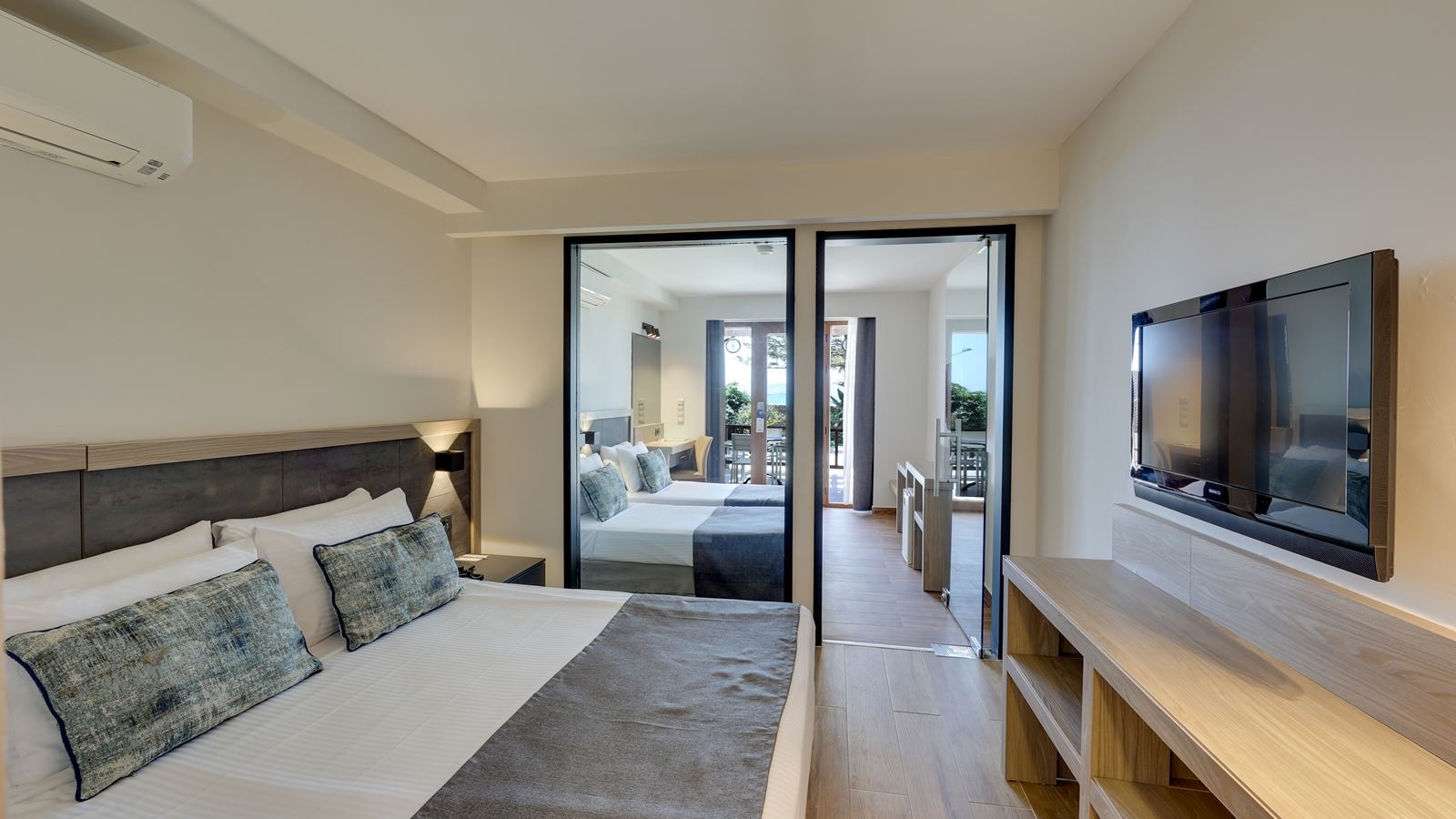 rooms-family-seaview-room