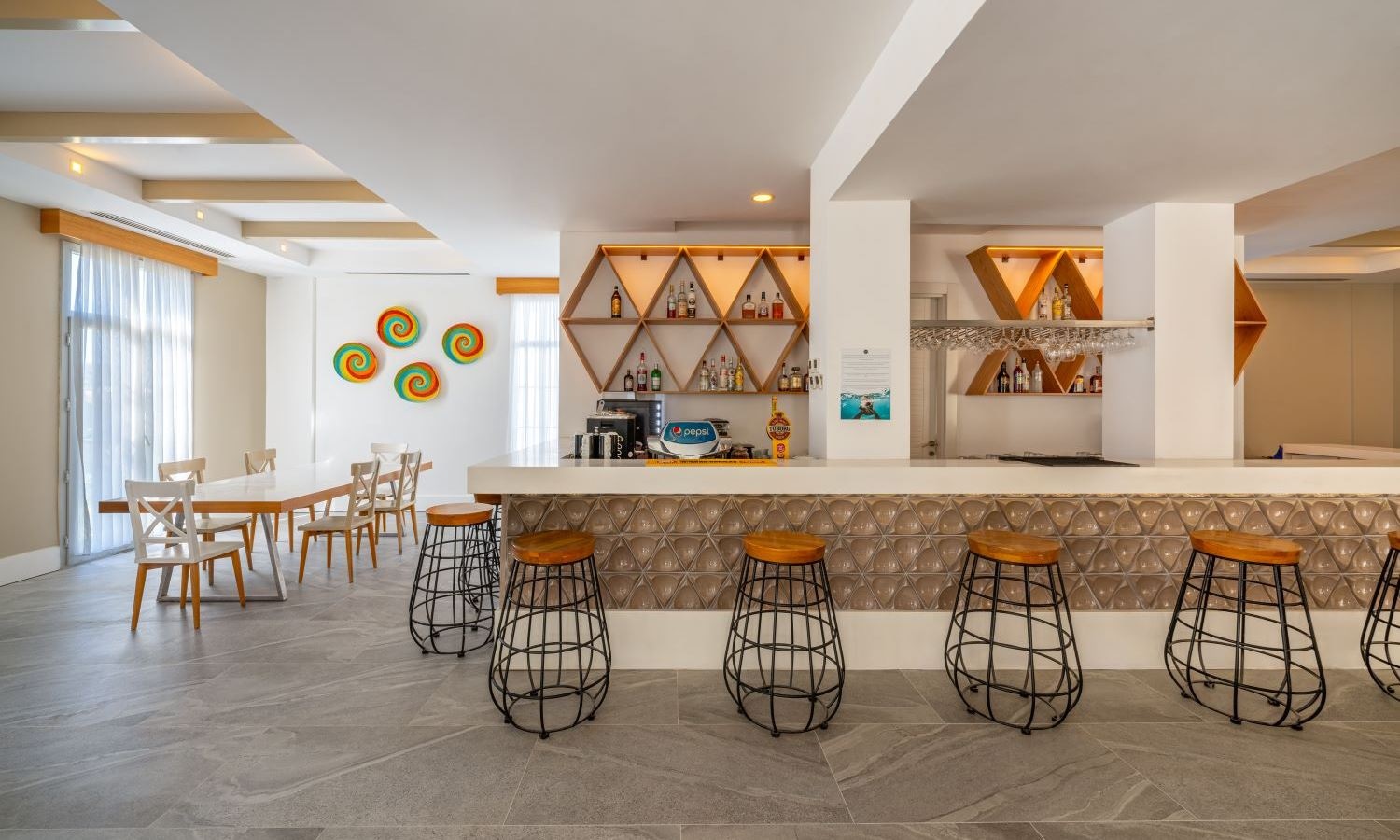 bars-bianco-bar