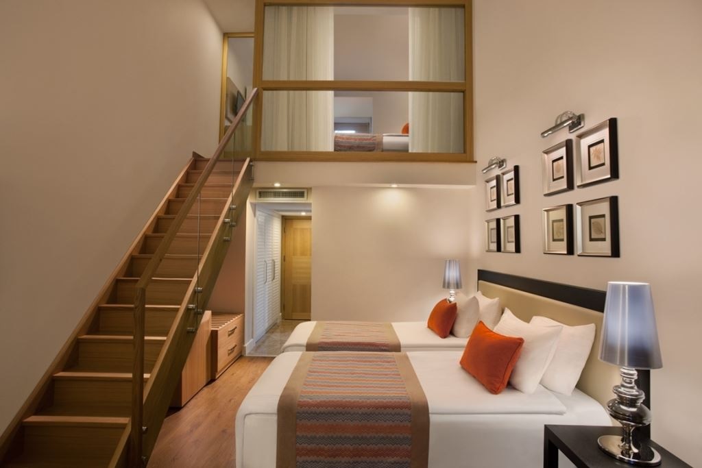 rooms-duplex-family-room