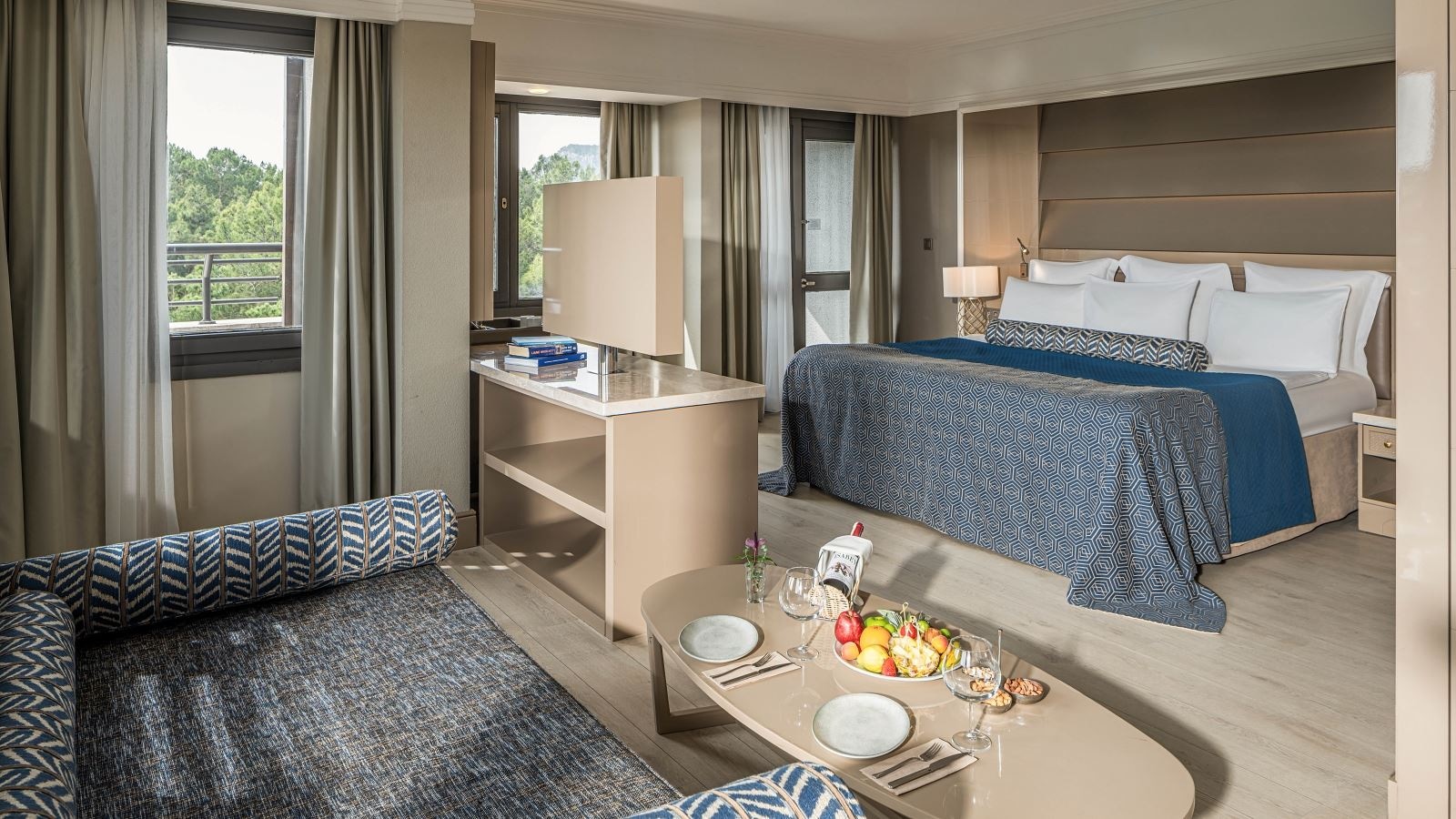 rooms-junior-suite-land-view