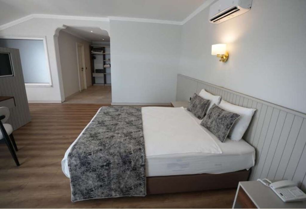 rooms-deluxe-room-with-jacuzzi