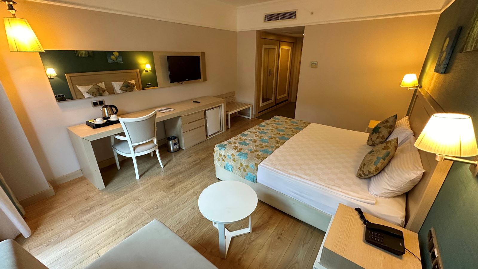 rooms-swim-up
