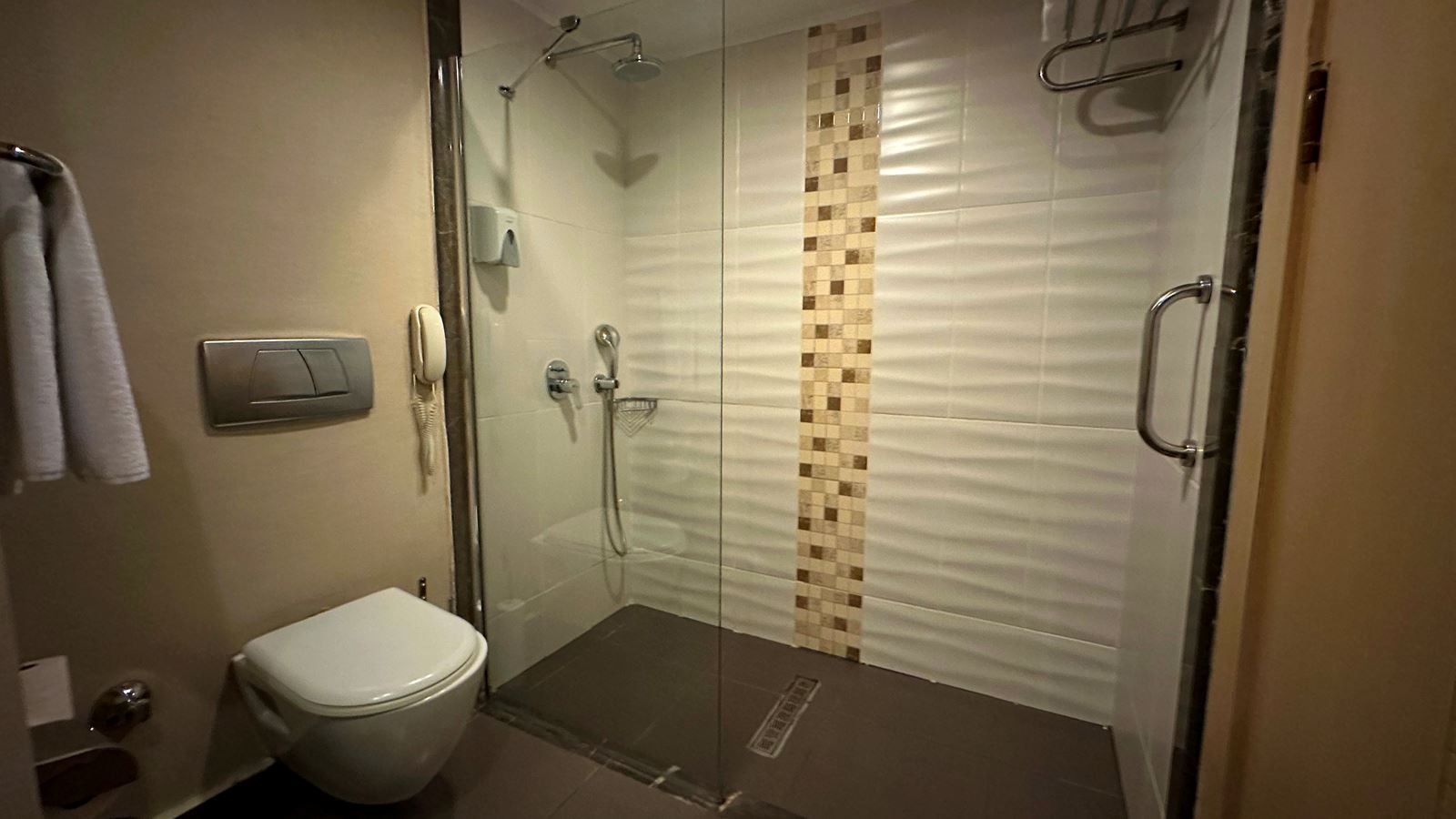 rooms-swim-up