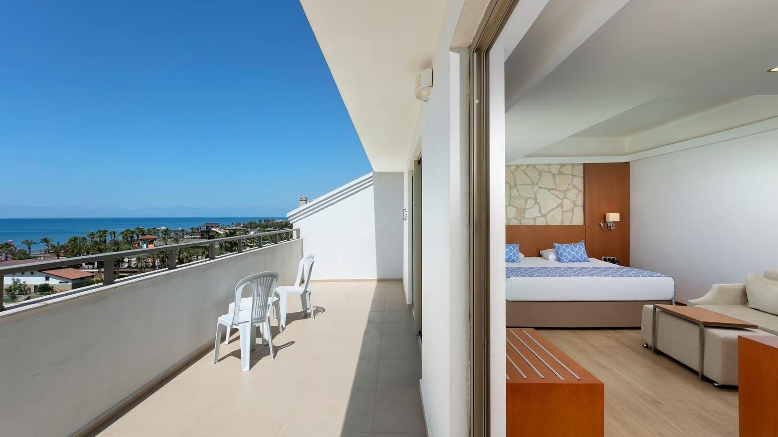 rooms-superior-room