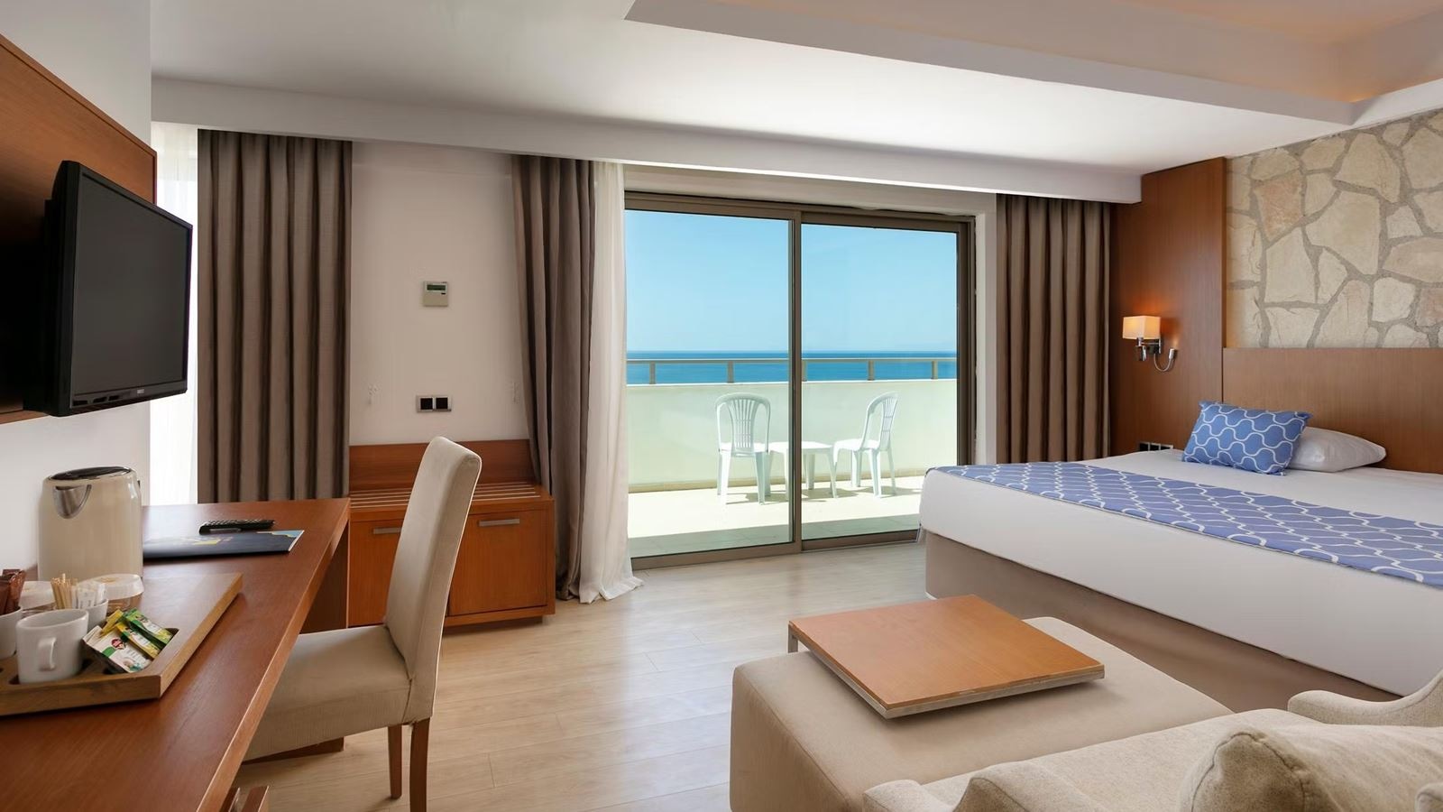 rooms-superior-room