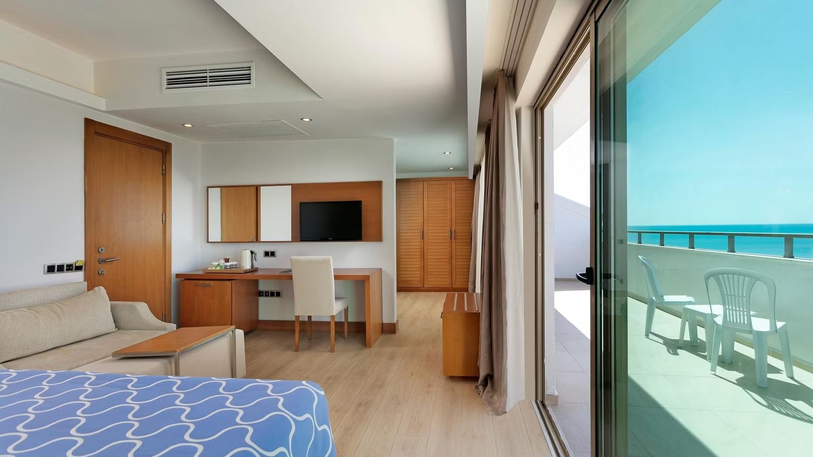 rooms-superior-room