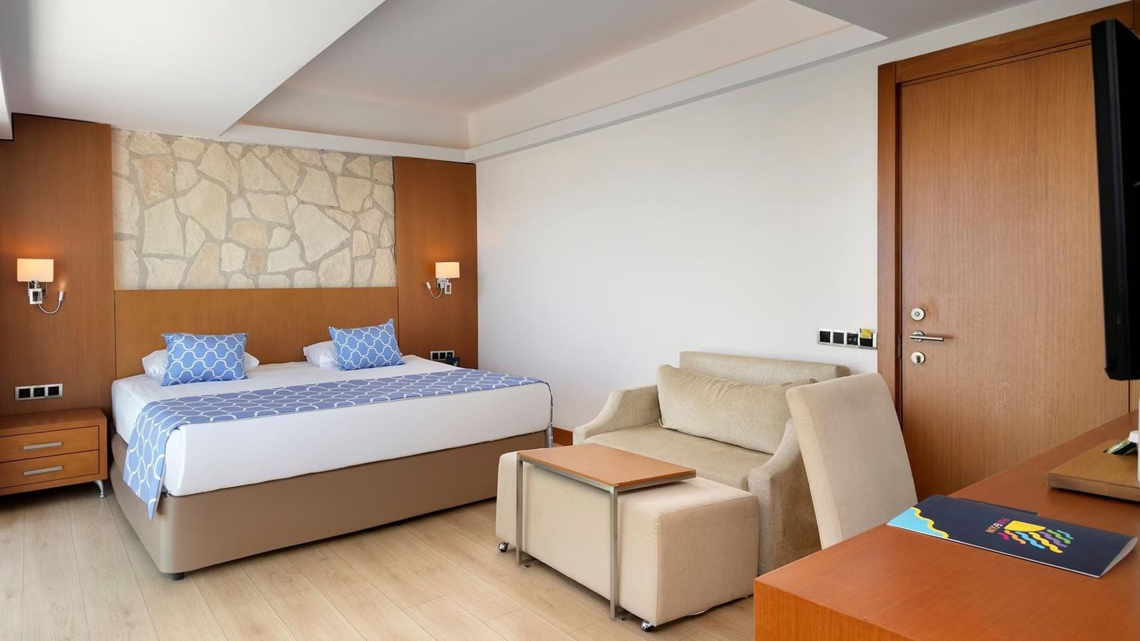 rooms-superior-room