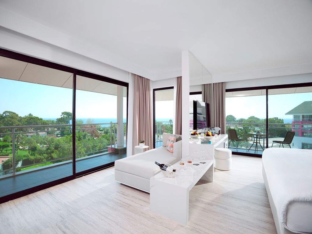 rooms-pearl-corner-room