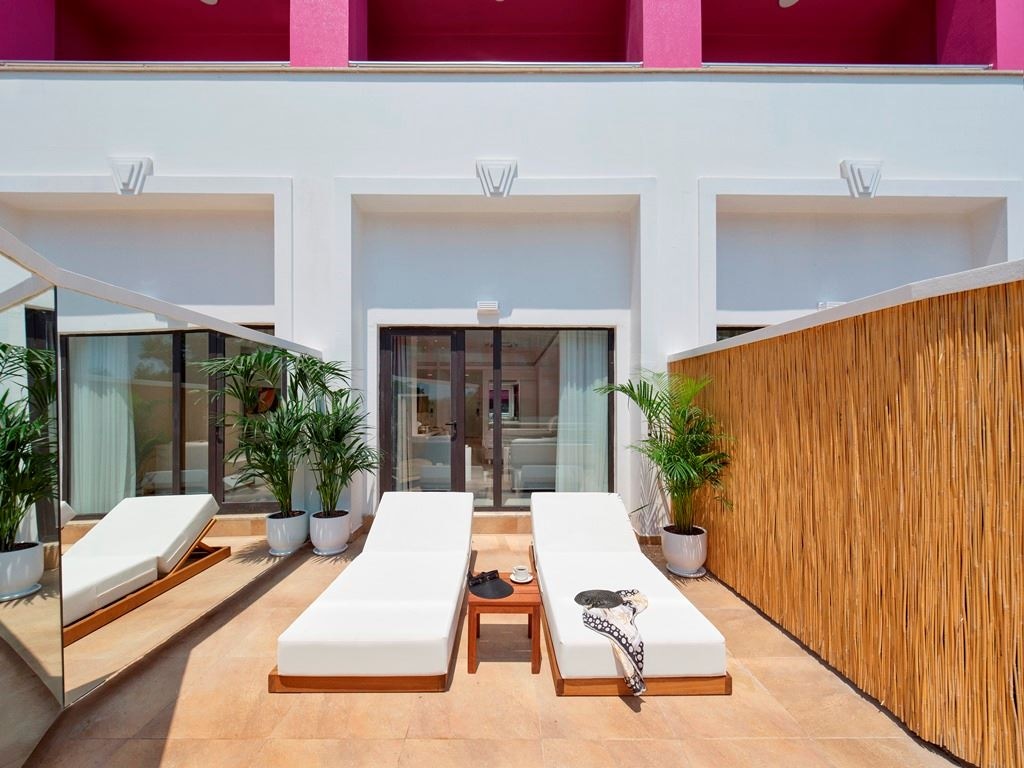 rooms-pearl-large-room