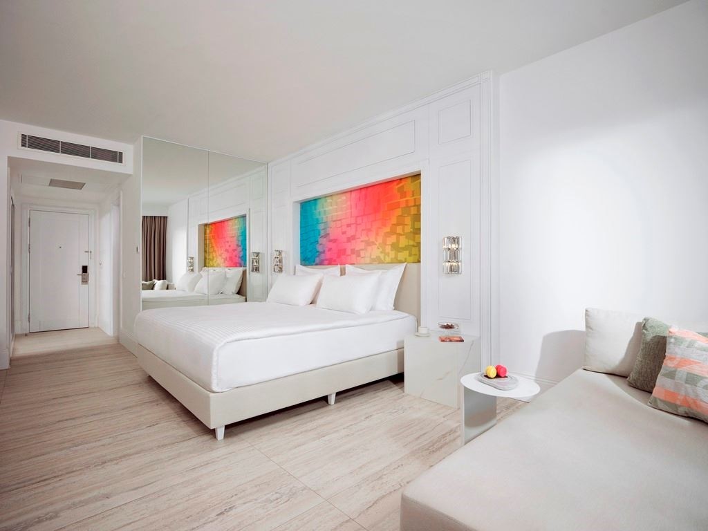 rooms-pearl-room-land-view