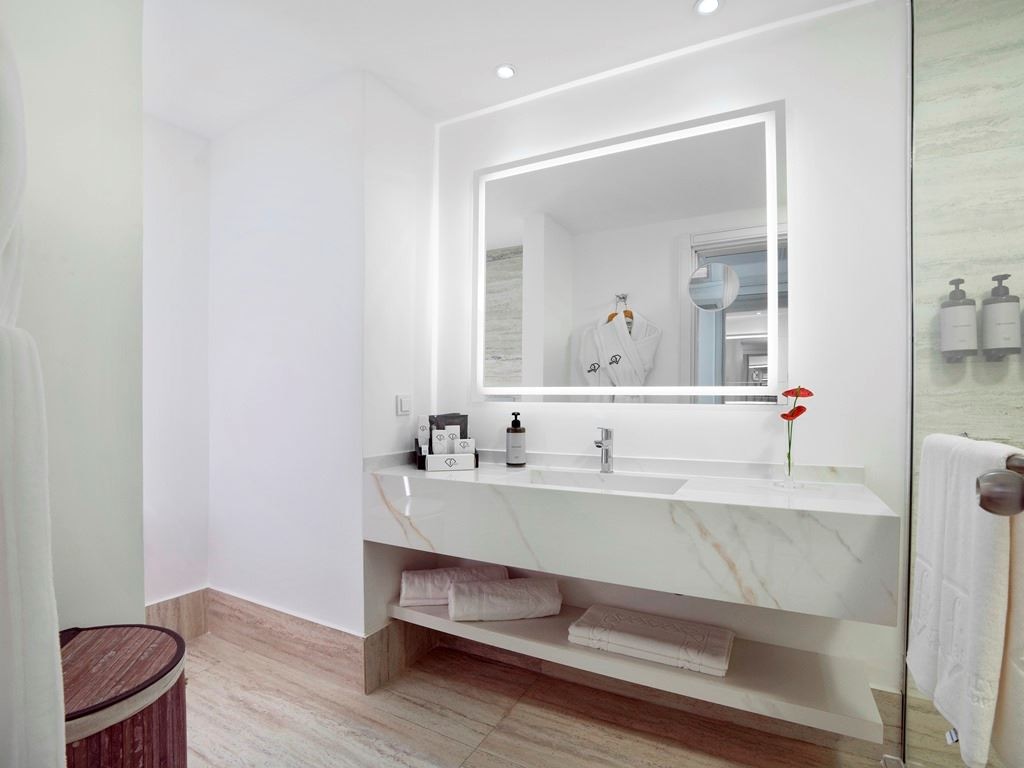 rooms-pearl-room-land-view