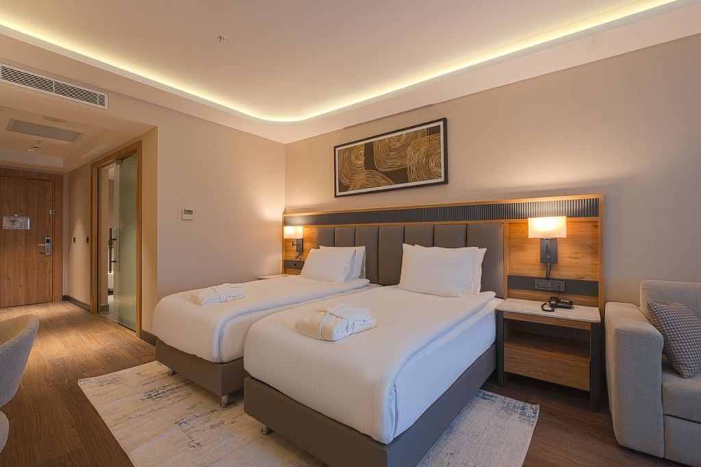 rooms-deluxe-room-land-view-with-balcony
